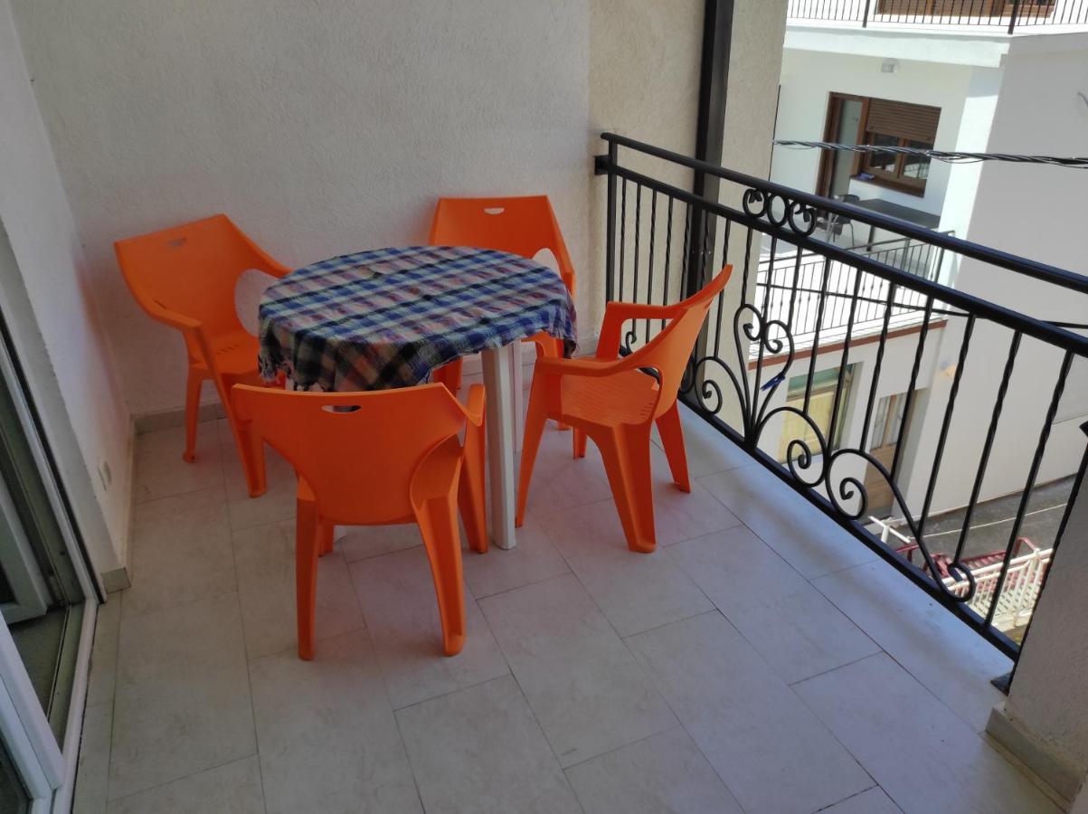 Apartment Perutovic Sutomore Luaran gambar