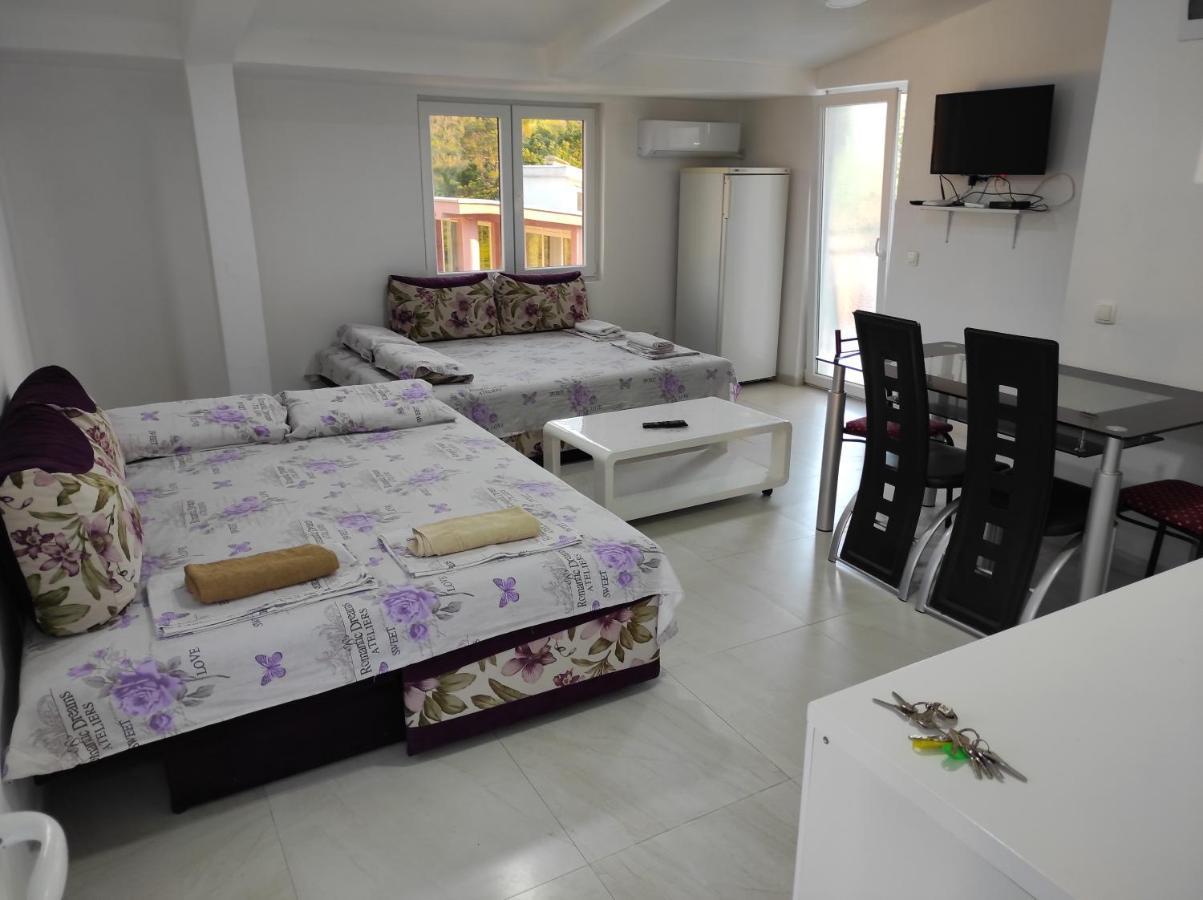 Apartment Perutovic Sutomore Luaran gambar