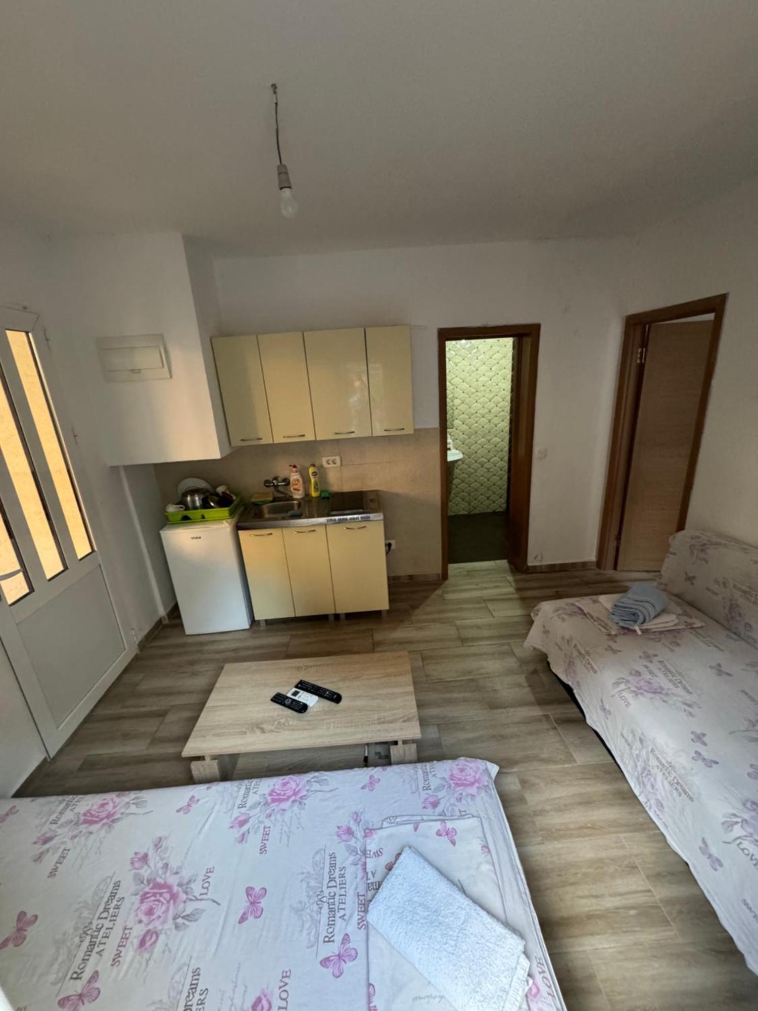 Apartment Perutovic Sutomore Luaran gambar