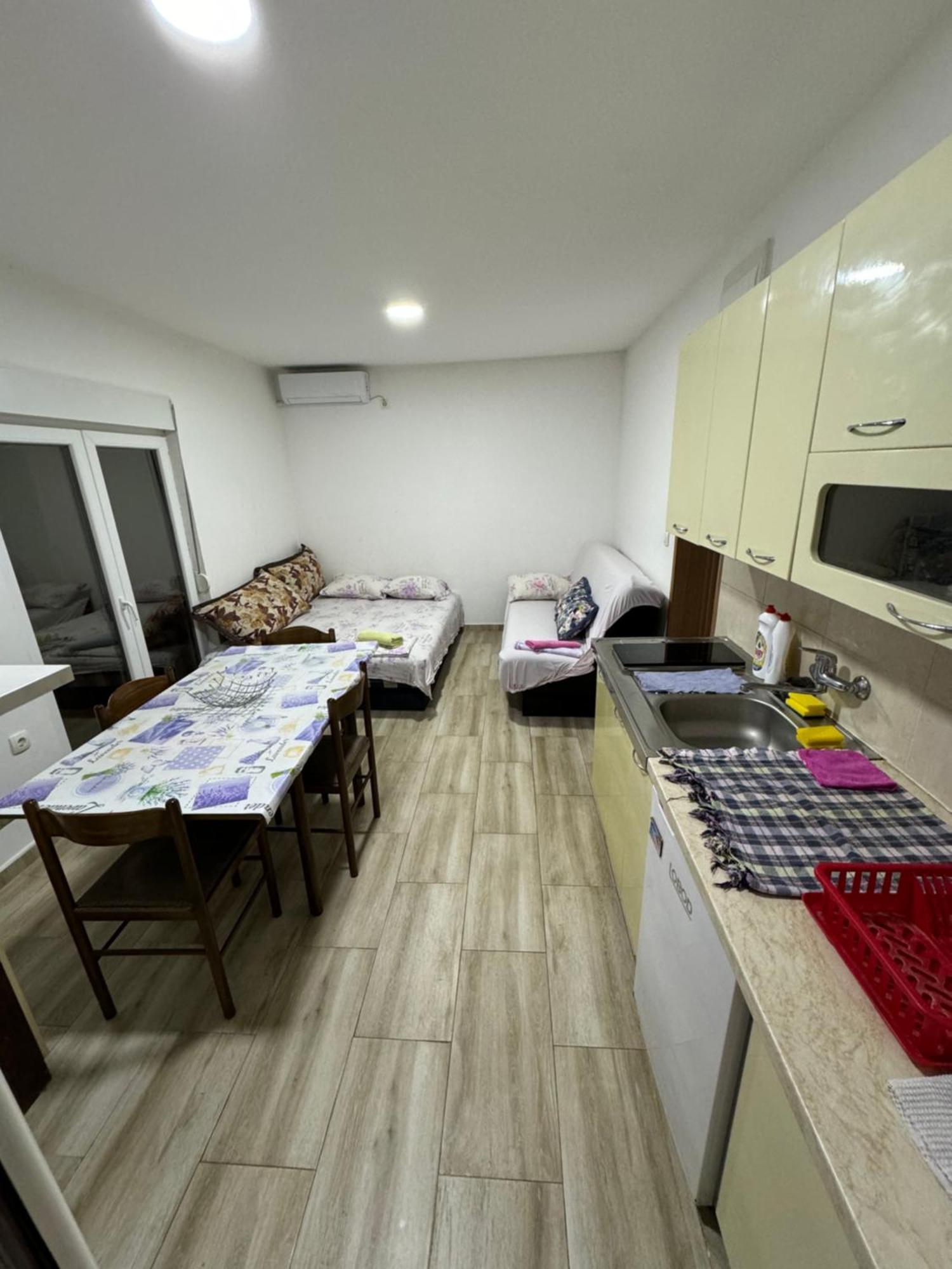 Apartment Perutovic Sutomore Luaran gambar