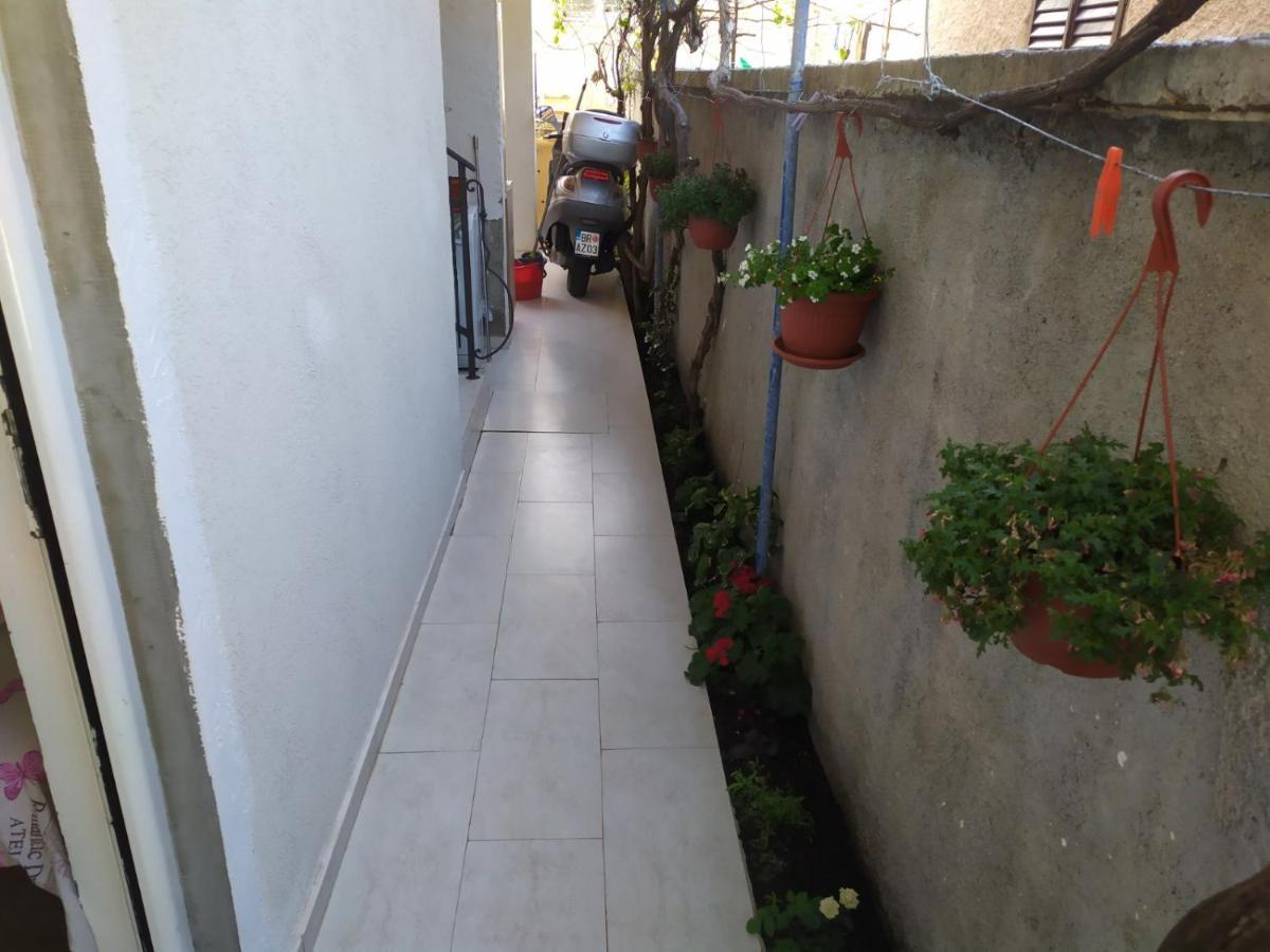 Apartment Perutovic Sutomore Luaran gambar