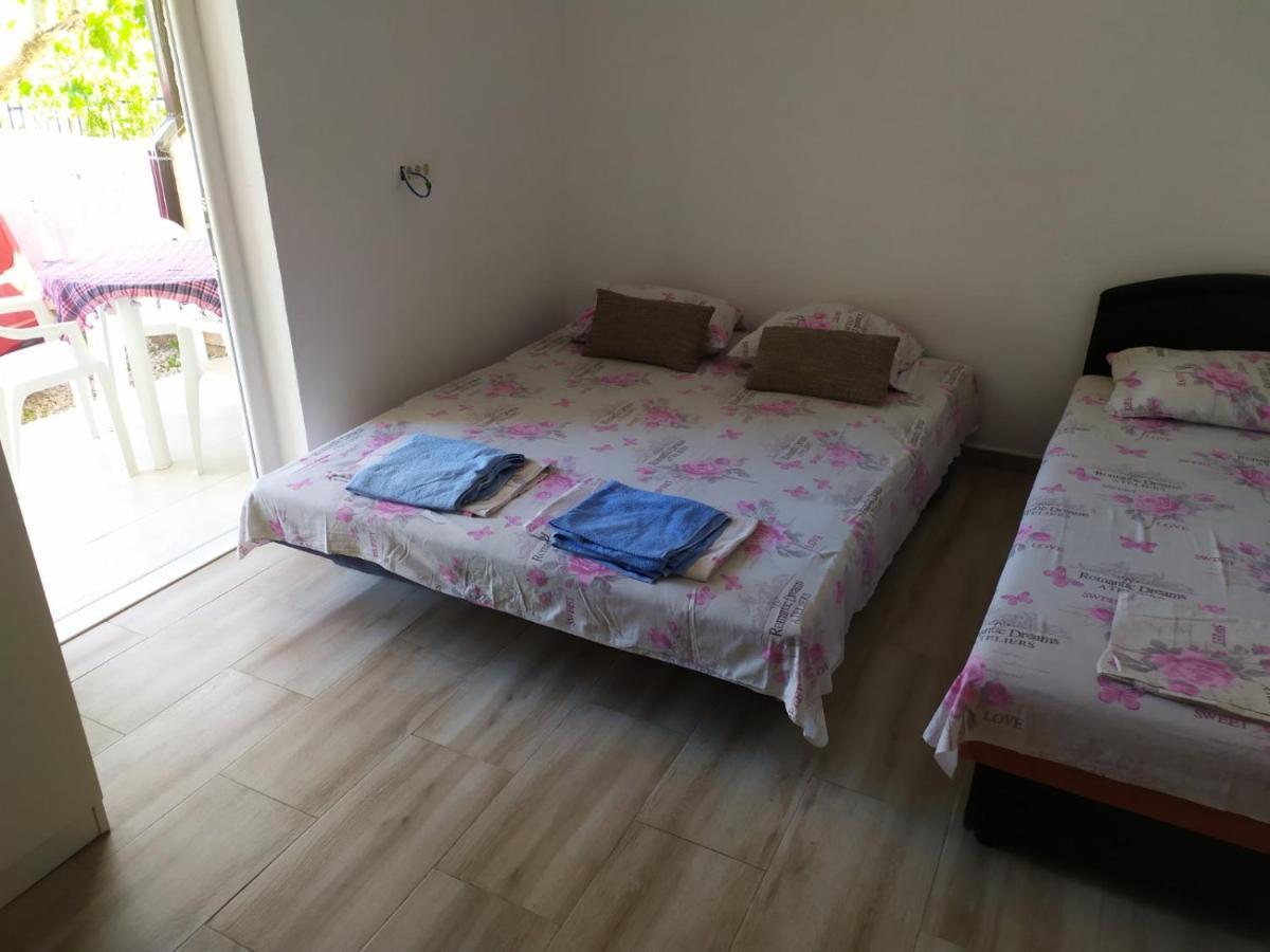 Apartment Perutovic Sutomore Luaran gambar